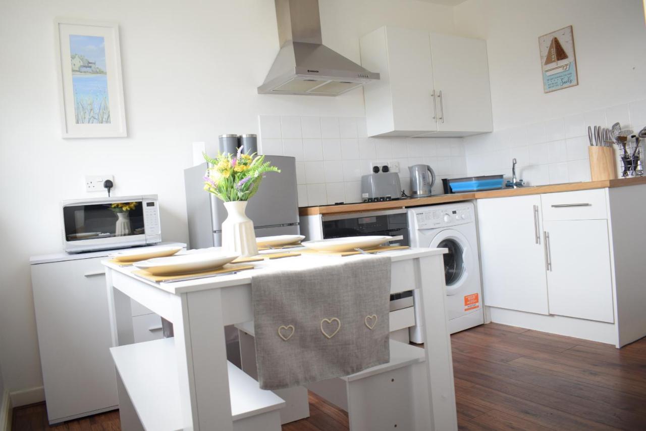The Bay Beach Apartments ボーンマス エクステリア 写真