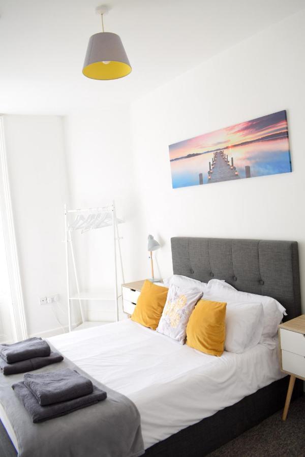 The Bay Beach Apartments ボーンマス エクステリア 写真