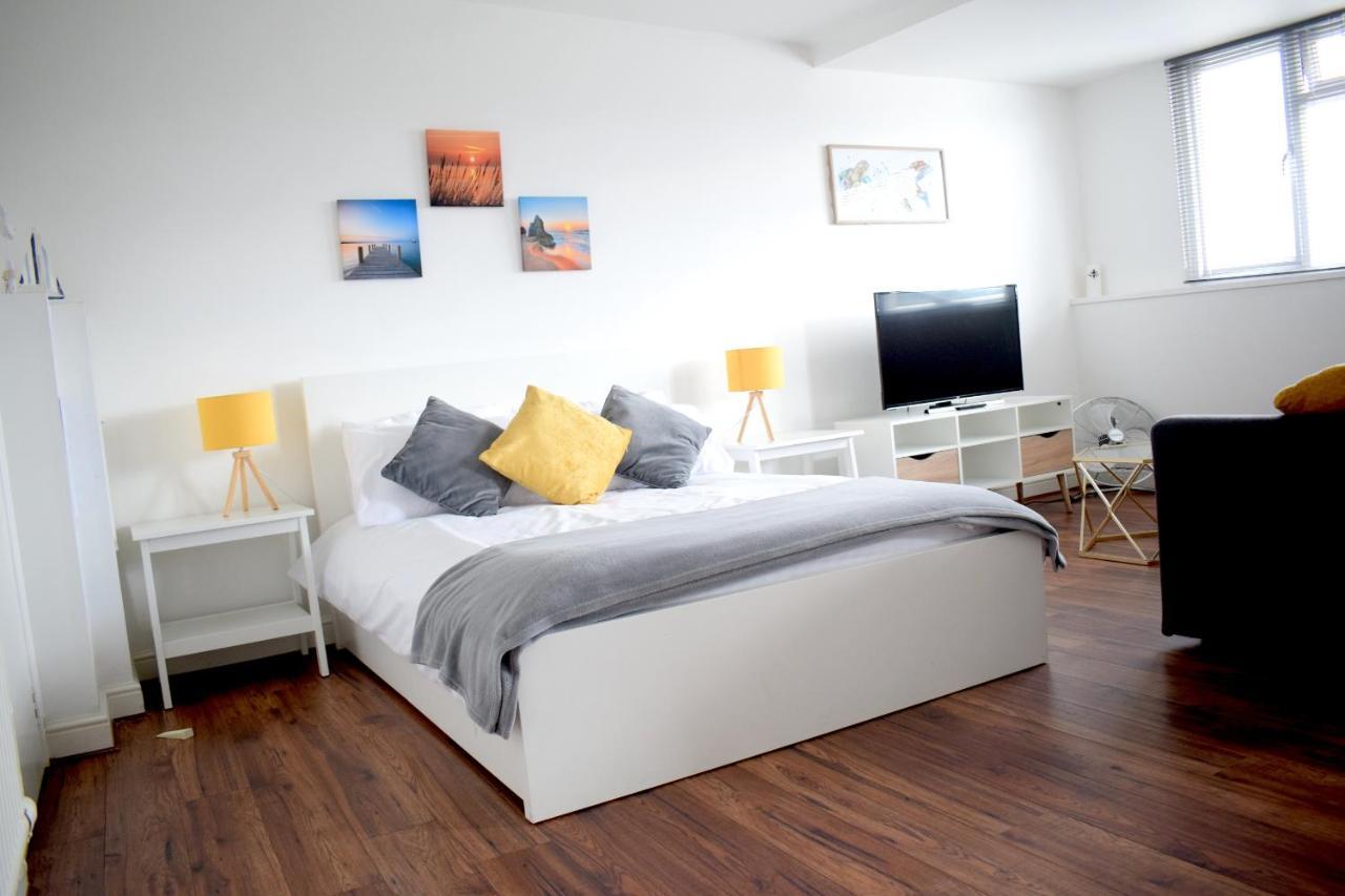 The Bay Beach Apartments ボーンマス エクステリア 写真