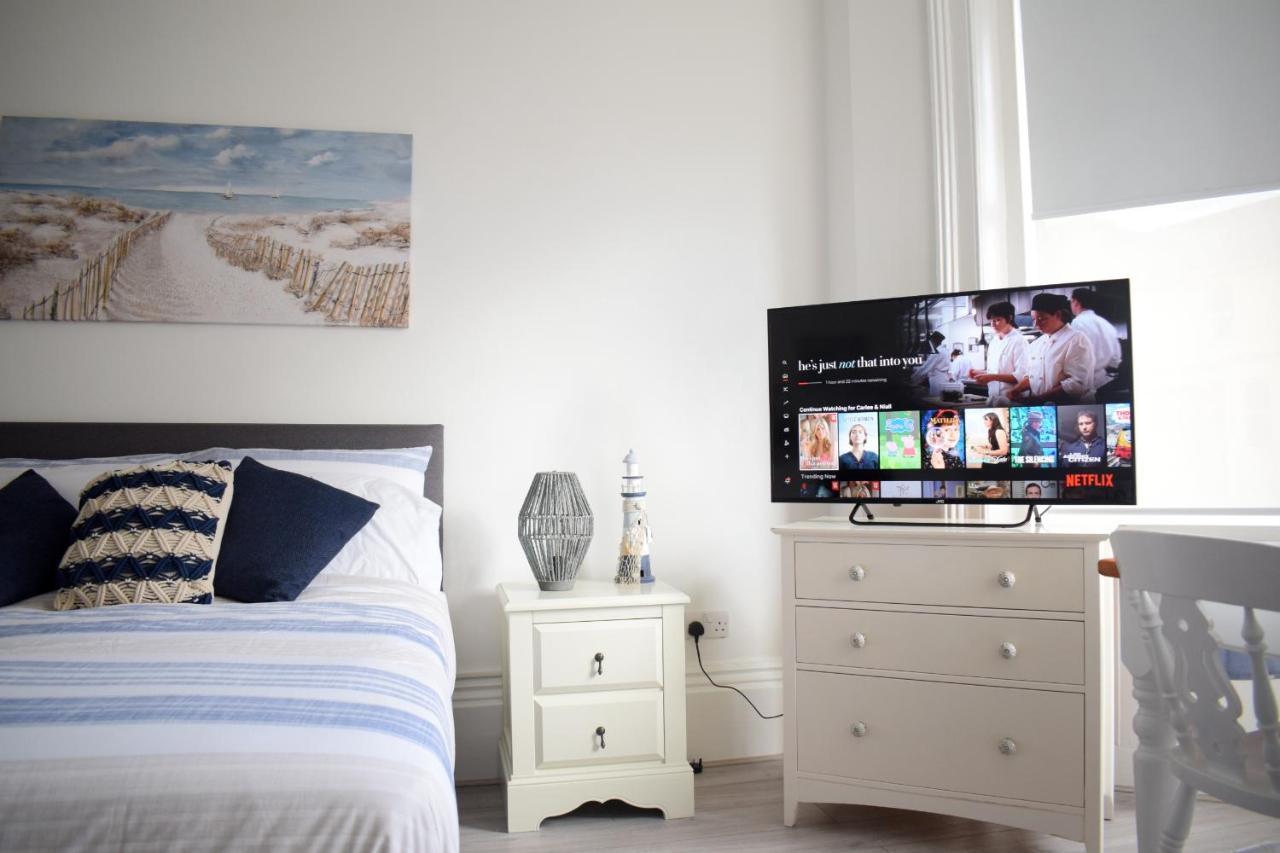 The Bay Beach Apartments ボーンマス エクステリア 写真